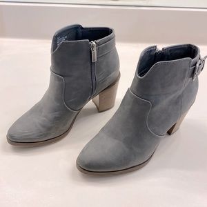 Grey bootie. Size 8
